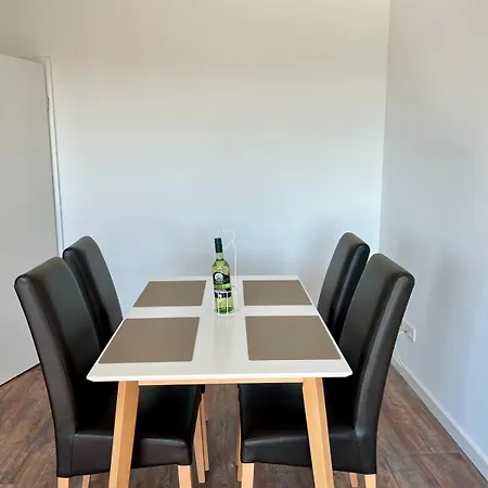 Moderne Doppelhaushälfte Mit Ausblick Auf Apartment *
